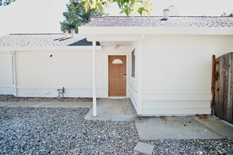 4400 Sunrise Ct in Davis, CA - Foto de edificio - Building Photo