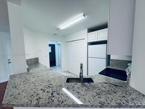 3453 NW 44th St in Lauderdale Lakes, FL - Building Photo - Building Photo