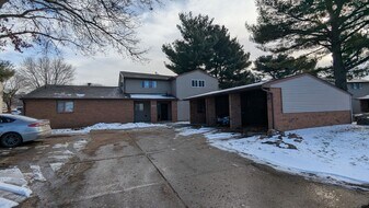 833 Kerns Dr NE in Bolivar, OH - Building Photo