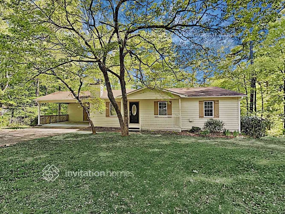 260 Chief Vann Dr in Alpharetta, GA - Foto de edificio
