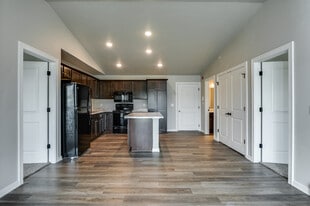 Fox Crossing Creek Apartments in Neenah, WI - Building Photo