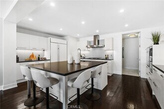 432 N Oakhurst Dr, Unit 503 in Beverly Hills, CA - Foto de edificio - Building Photo