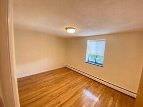 230 Babcock St, Unit 3H in Brookline, MA - Foto de edificio - Building Photo