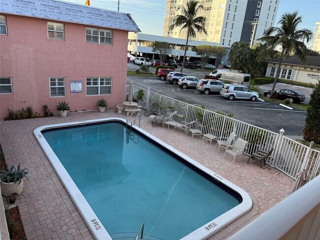 1450 N Riverside Dr, Unit 208 in Pompano Beach, FL - Foto de edificio - Building Photo
