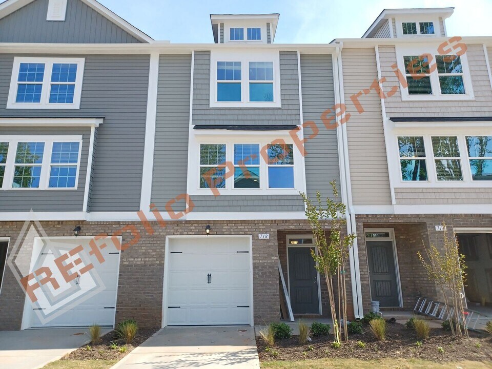 718 Rosefield Dr in Cary, NC - Building Photo