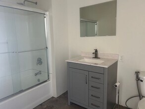 2404 Wilshire Blvd in Los Angeles, CA - Foto de edificio - Building Photo