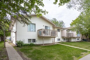 5814 52 Av in Red Deer, AB - Building Photo