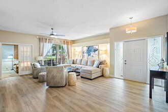 5070 Lake Catalina Dr in Boca Raton, FL - Building Photo - Building Photo