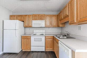High Grove Apartments in Bonaire, GA - Building Photo - Interior Photo