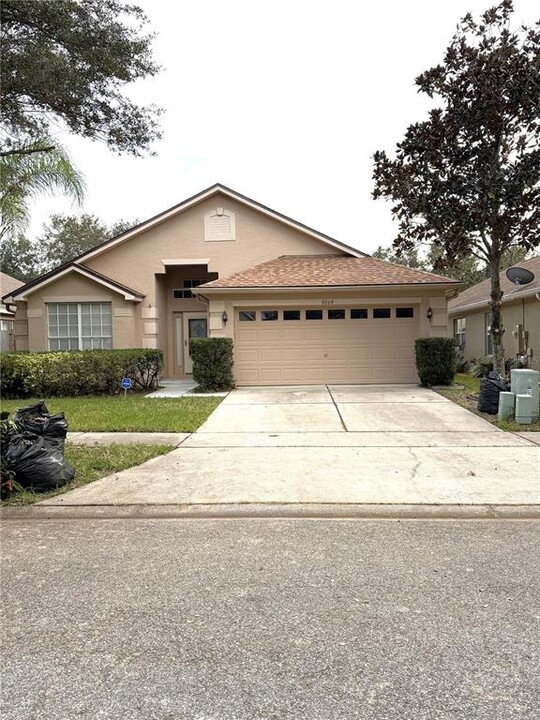 9769 Doriath Cir in Orlando, FL - Foto de edificio