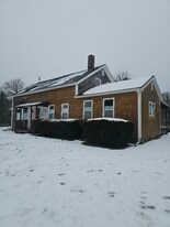 557 Drift Rd in Westport, MA - Building Photo