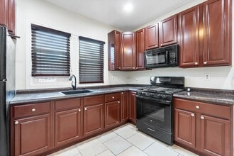 156 Shepard Ave, Unit 2 in East Orange, NJ - Foto de edificio - Building Photo