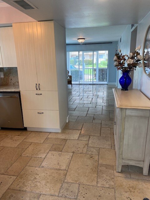 53 High Point Cir W in Naples, FL - Building Photo - Building Photo
