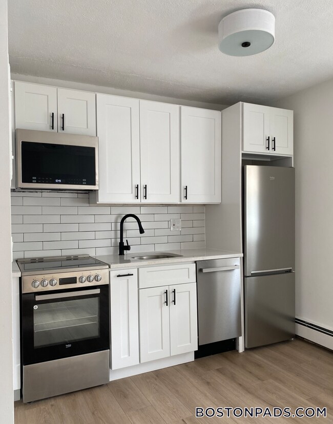 741 E 6th St, Unit 32 in Boston, MA - Building Photo - Building Photo