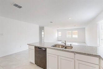 2813 Ozark Cir in Oak Point, TX - Foto de edificio - Building Photo