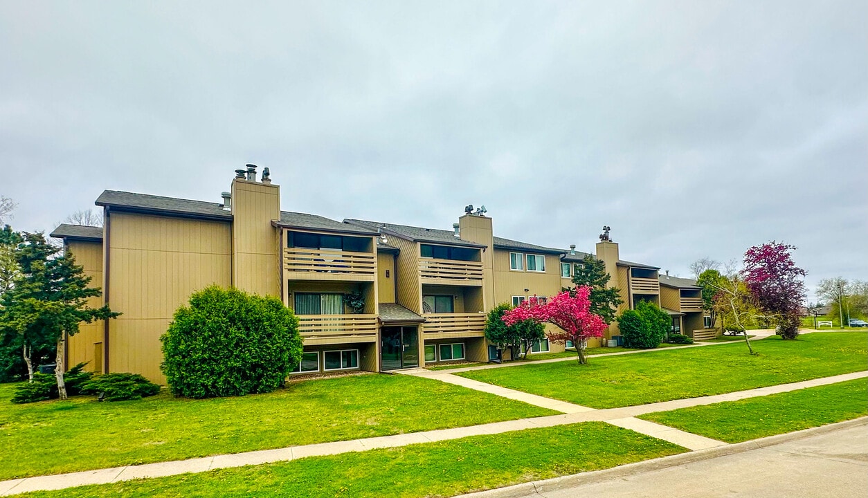 St. Andrews Apartments in Cedar Rapids, IA - Foto de edificio