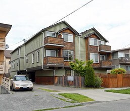 1424-1426 NW 62nd St in Seattle, WA - Foto de edificio - Building Photo