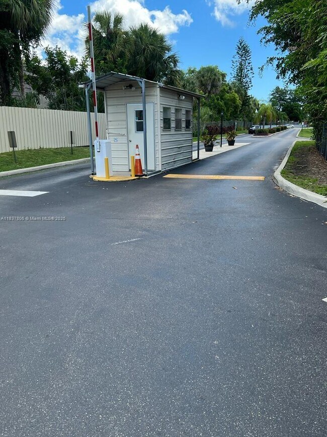 1500 N Congress Ave in West Palm Beach, FL - Building Photo - Building Photo