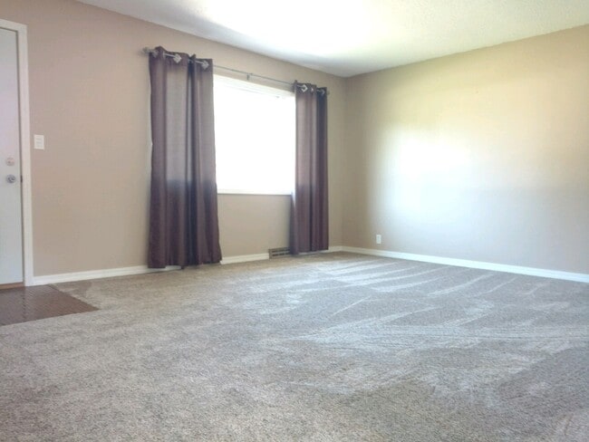 1247 Doreen Ave in Waterloo, IA - Building Photo - Building Photo