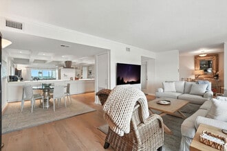 3951 Gulf Shore Blvd N in Naples, FL - Building Photo - Building Photo