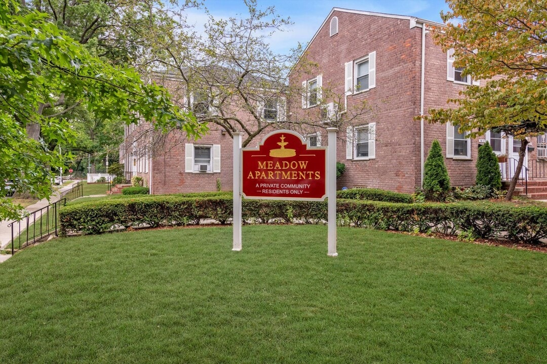 11060 64th Rd, Unit 58B in Forest Hills, NY - Building Photo