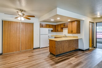 Fairway Apartments in Oshkosh, WI - Foto de edificio - Interior Photo
