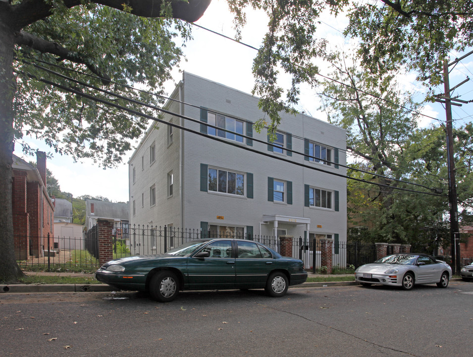 4013 Gault Pl NE in Washington, DC - Building Photo