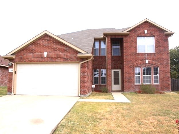 7025 Lake Roberts Way in Arlington, TX - Foto de edificio