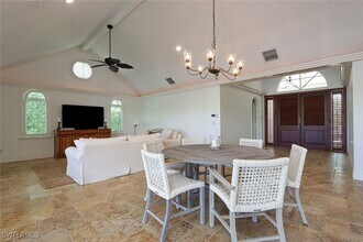 2201 Beacon Ln in Naples, FL - Building Photo - Building Photo