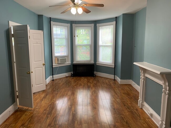 1827 Swann St NW, Unit 3 in Washington, DC - Building Photo - Building Photo