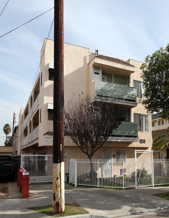 924 Gaviota Ave in Long Beach, CA - Building Photo