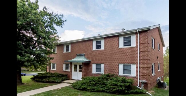 1702 W Tiffany Ct, Unit #3 in Peoria, IL - Building Photo - Building Photo