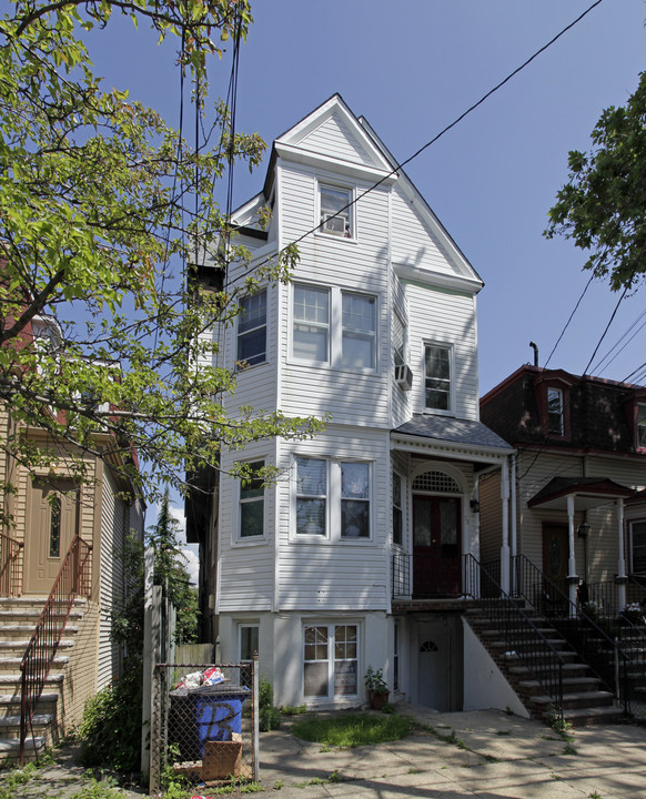 73 Harrison St in Staten Island, NY - Building Photo