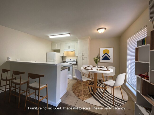 Lincoln Crest Apartments - Renovated Apart... in Stockton, CA - Building Photo - Building Photo