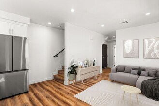 3909 Montclair St in Los Angeles, CA - Foto de edificio - Building Photo