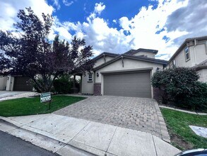 590 Roseben Dr in Reno, NV - Building Photo - Building Photo