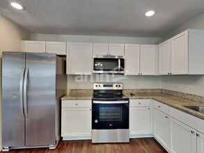 12483 Old Pond Rd in Noblesville, IN - Foto de edificio - Building Photo