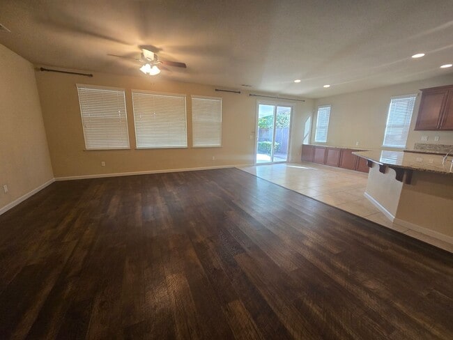 339 Applegate Dr in Oakdale, CA - Building Photo - Building Photo