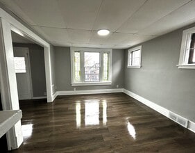 198 Columbus Ave, Unit Upper in Buffalo, NY - Building Photo - Building Photo