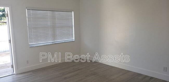 141 NW 4th Ave in Dania Beach, FL - Foto de edificio - Building Photo