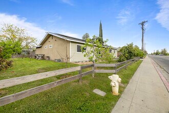 1212 S Demaree St in Visalia, CA - Building Photo - Building Photo
