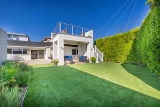 5366 Chelsea St in San Diego, CA - Building Photo - Building Photo