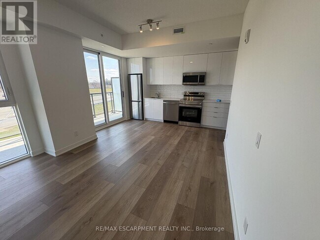 33 Erie Ave in Brantford, ON - Building Photo - Building Photo