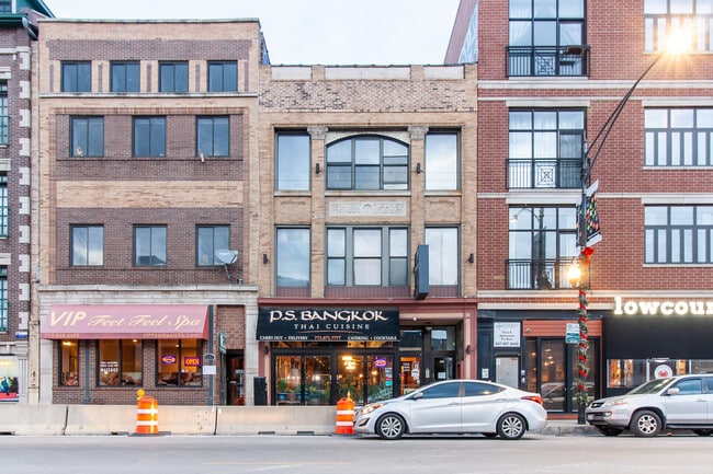 3345 N Clark St, Unit 2