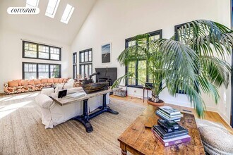 25 Laurel Hill Ln in Amagansett, NY - Building Photo - Building Photo