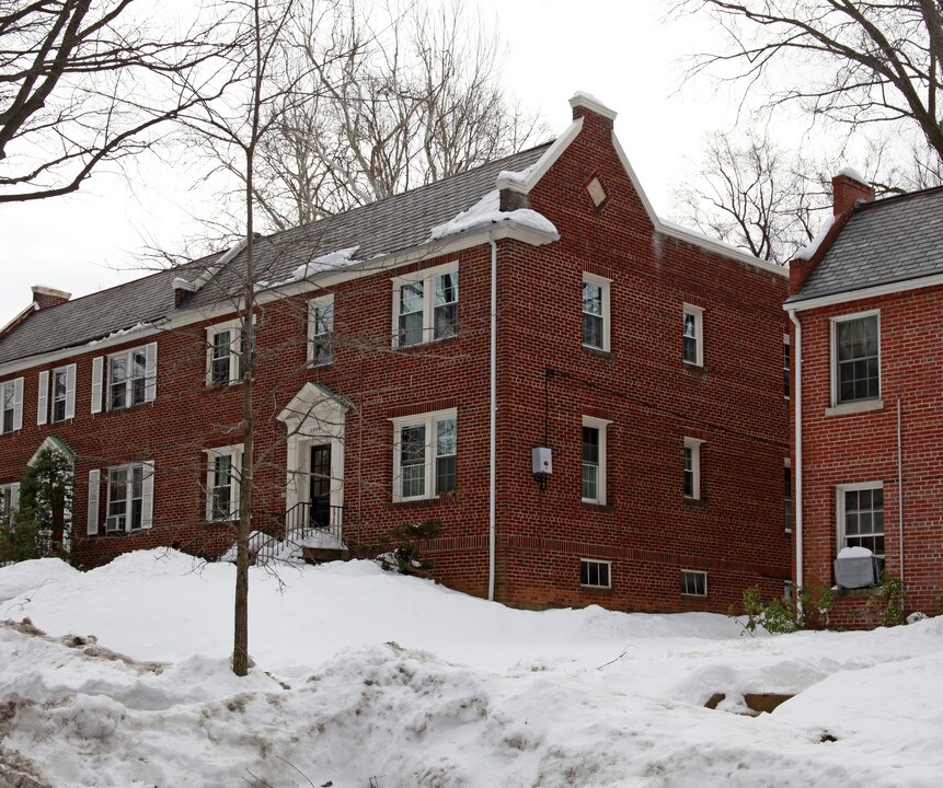 3904 Edmunds St NW in Washington, DC - Building Photo