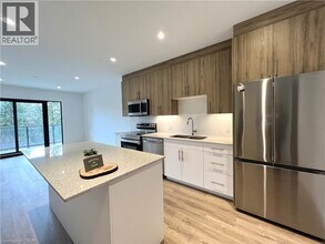 525 New Dundee Rd in Kitchener, ON - Building Photo - Building Photo