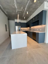 23 NW 27th St, Unit S2 in Miami, FL - Building Photo - Building Photo