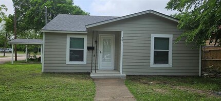 401 N Brazos Ave in Cleburne, TX - Building Photo - Building Photo