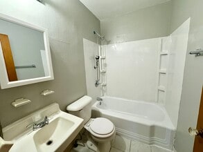 2137 Stadium Dr in Rock Island, IL - Building Photo - Building Photo